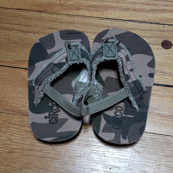 Camo Flip Flops - Picture 2 of 3